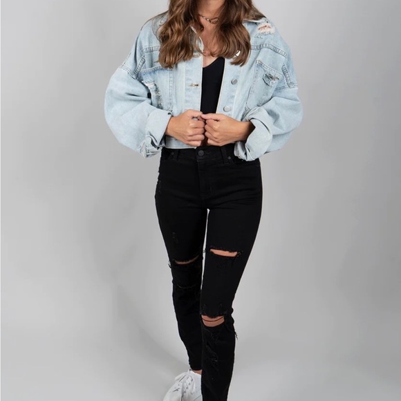 Stylish Light Blue Denim Jacket with Fringe - Picture 5 of 15